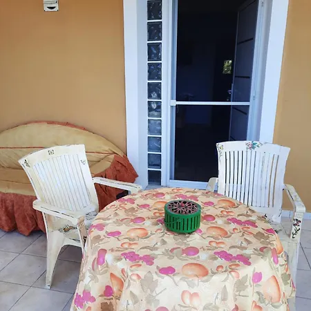 Cosy With Large Balcony Gaitani